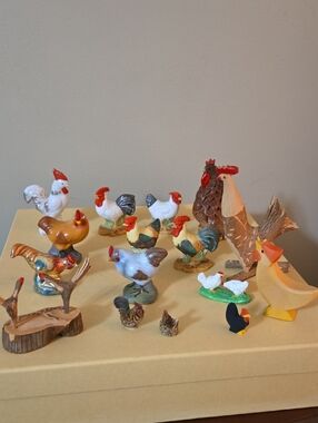 Lot of 16 Chickens
